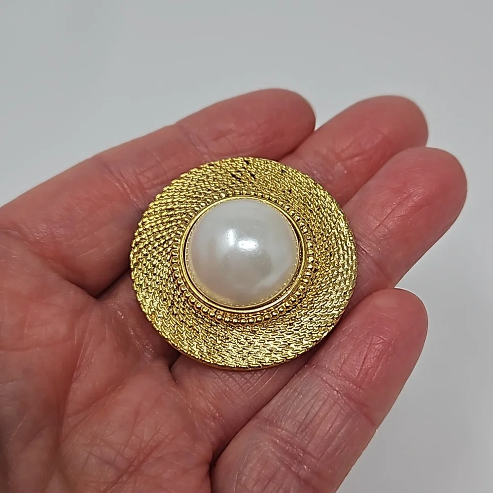 None circular faux